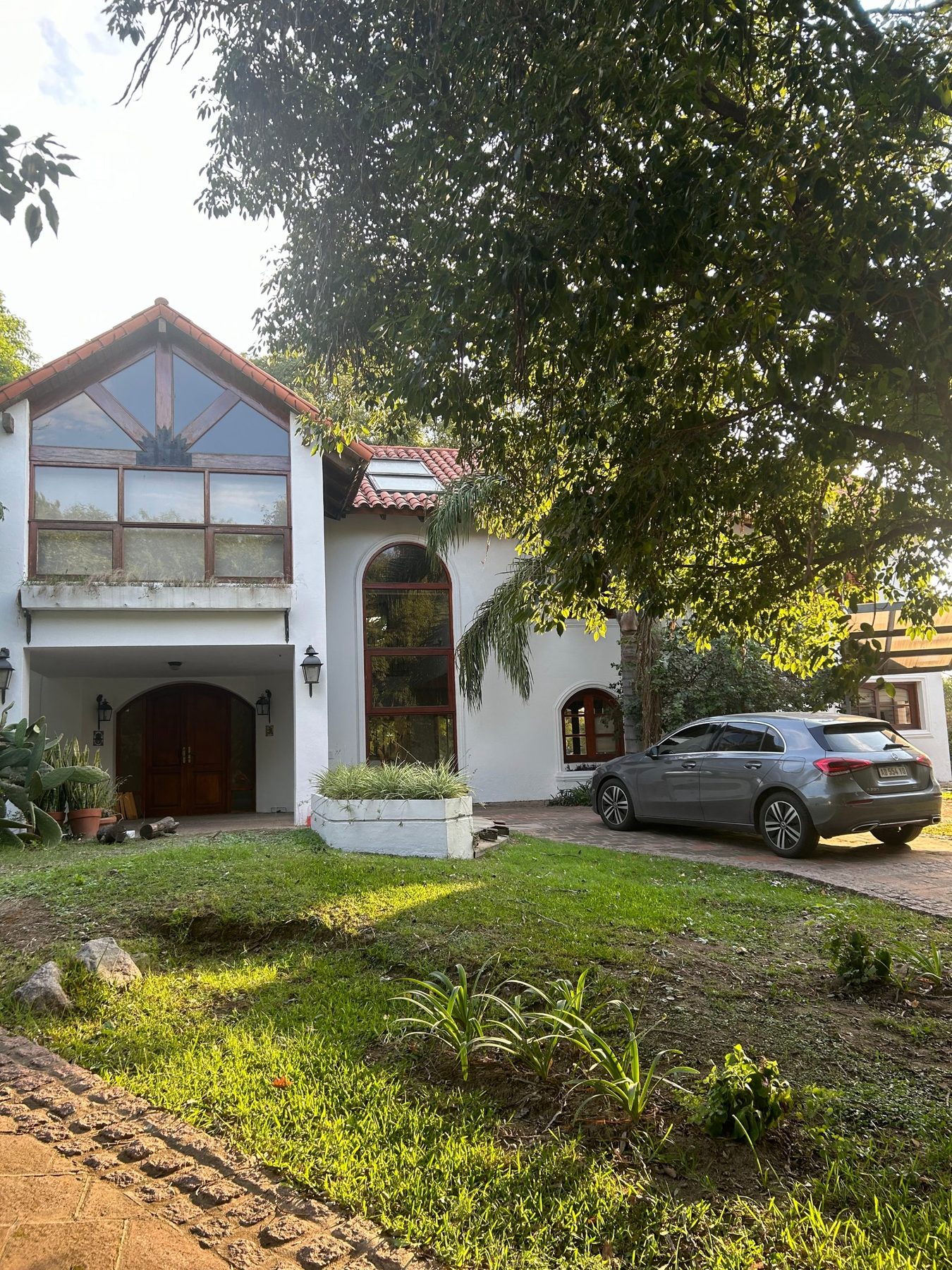 Fachada antes y después de la remodelación, Remodelación en Jockey Club (antes)