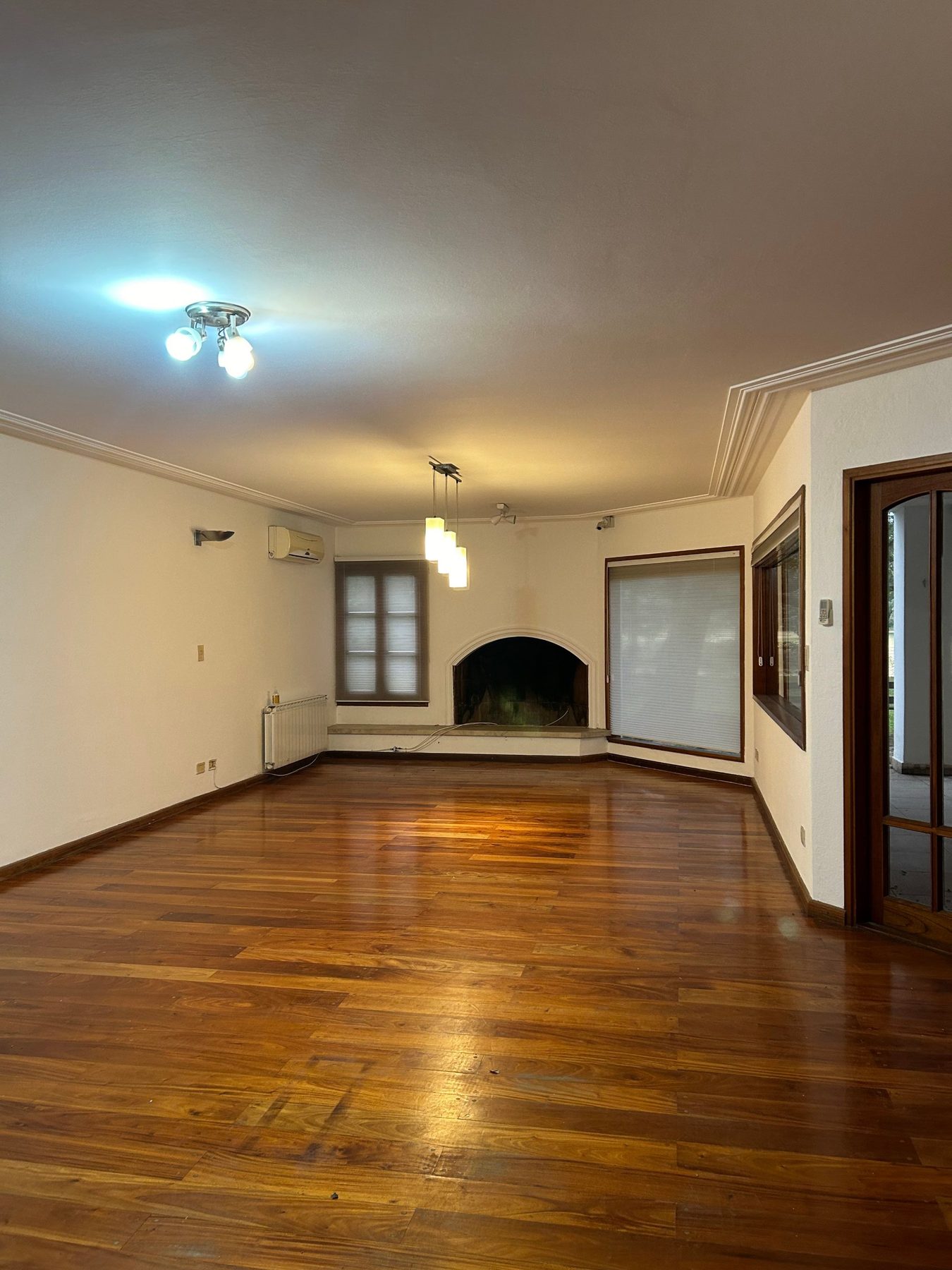 Vista general del living, Remodelación en Jockey Club (antes)