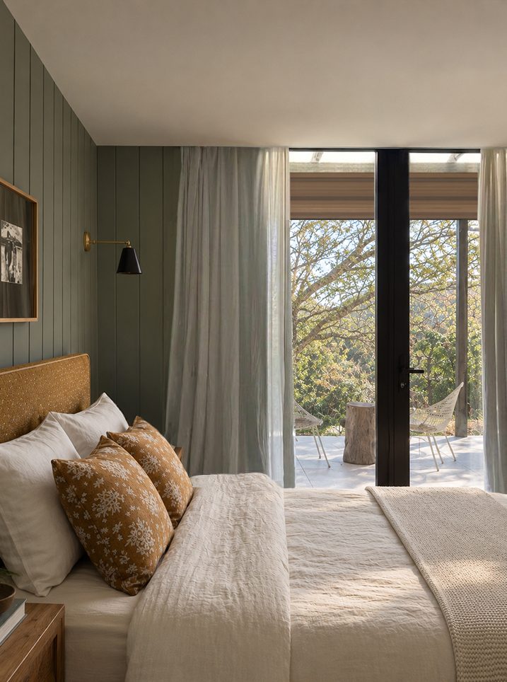Dormitorio con ventanal al jardín, Casa con ventanal plegable en la sierra